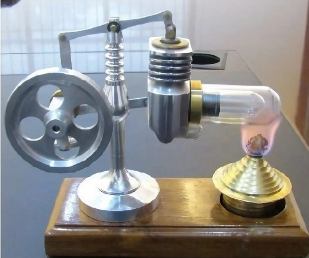 STERLING ENGINE WORKING MODEL - Electrical Trainer Kit by Lovosis Technology